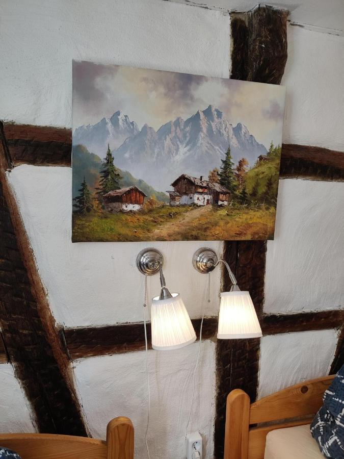 Gemuetliche Gaestezimmer In Einem Neu Sanierten Fachwerkhaus Sachsenheim Esterno foto