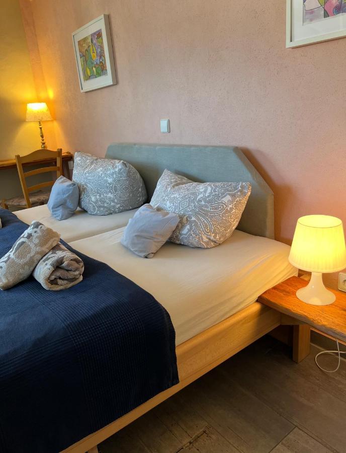 Gemuetliche Gaestezimmer In Einem Neu Sanierten Fachwerkhaus Sachsenheim Esterno foto
