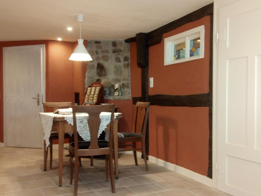 Gemuetliche Gaestezimmer In Einem Neu Sanierten Fachwerkhaus Sachsenheim Esterno foto