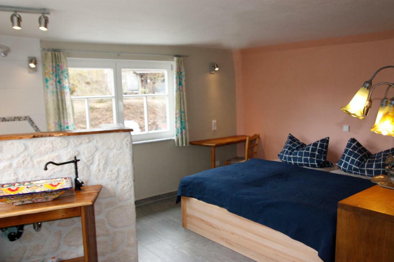 Gemuetliche Gaestezimmer In Einem Neu Sanierten Fachwerkhaus Sachsenheim Esterno foto